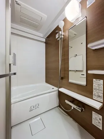 Lugente Itabashi - Interior - ["Flooring", "Plumbing fixture", "Floor"]