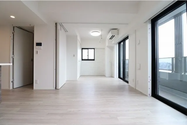 HF Shokoji Akabane Residence II - Interior - ["Building", "Window", "Door"]