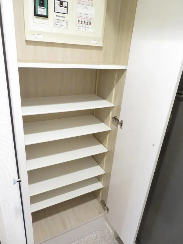 Prospect Monzennakacho - Interior - ["Wood", "Shelving", "Shelf"]