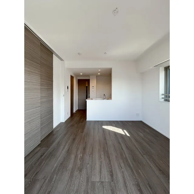 Zinnia Asakusa - Interior - ["Building", "Window", "Fixture"]