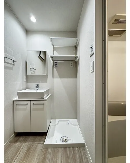 Well Square Hatagaya - Interior - ["Flooring", "Floor", "Plumbing fixture"]