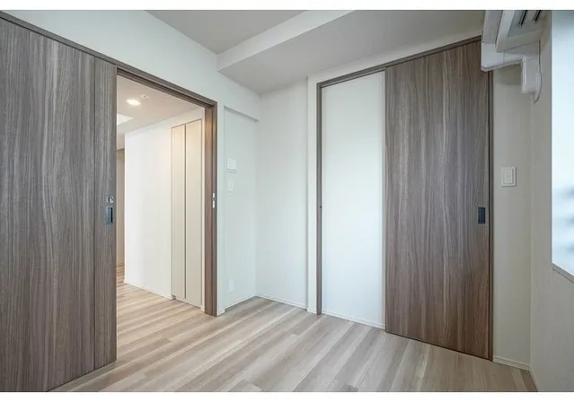 Due Fuchu I - Interior - ["Wood flooring", "Flooring", "Floor"]
