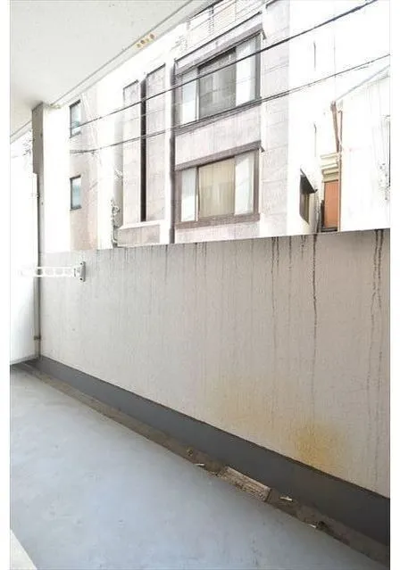 Plateau Jingumae - Interior - ["Wall", "Composite material", "Grey"]