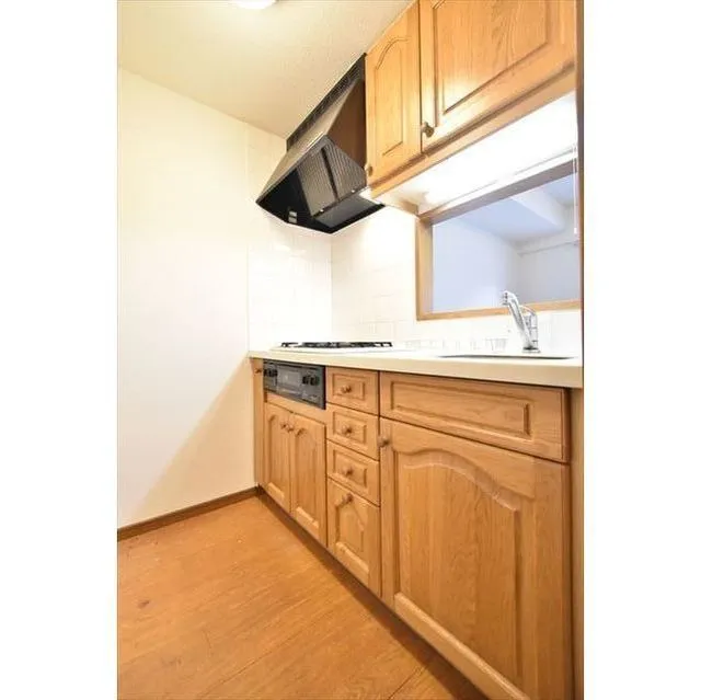 Plateau Jingumae - Interior - ["Countertop", "Cabinetry", "Furniture"]