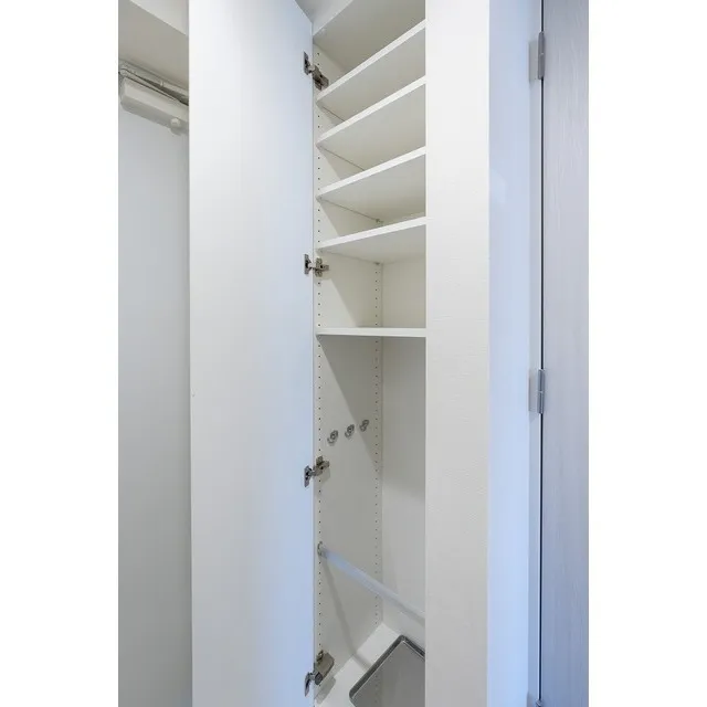 RJR Precia Chidori - Interior - ["Fixture", "Wood", "Composite material"]