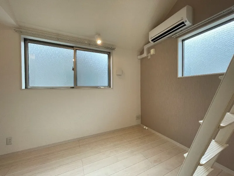 Barmy Place Oji II - Interior - ["Flooring", "Floor", "Ceiling"]