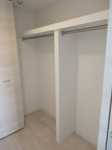 Traditio Monzen Nakacho - Interior - ["Shelf", "Wood", "Shelving"]