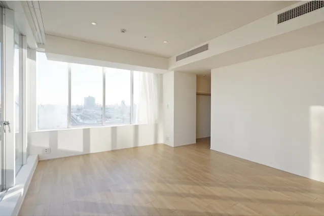 Frontier Residence The Tower Shinagawa - Interior - ["Building", "Window", "Fixture"]