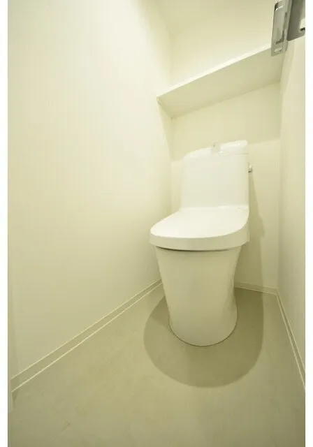 Grand Paseo Yoyogi Uehara - Interior - ["Toilet seat", "Toilet", "Flooring"]