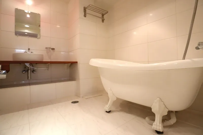 Castalia Ginza - Interior - ["Bathroom", "Plumbing fixture", "Flooring"]