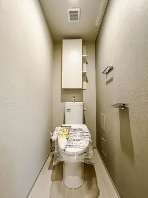 Royal Parks Ariake - Interior - ["Toilet seat", "Toilet", "Flooring"]