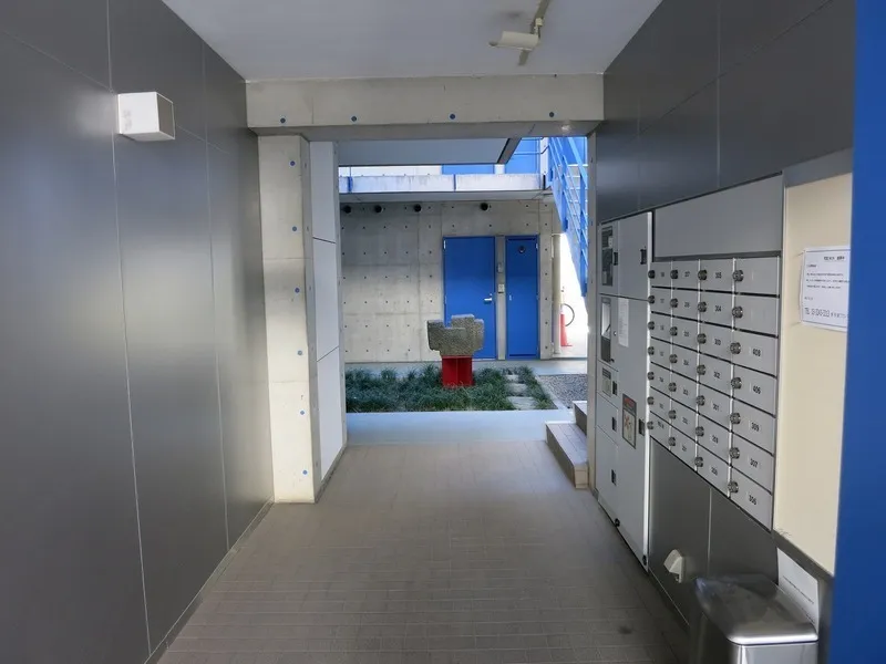 M House - Interior - ["Wall", "Floor", "Composite material"]