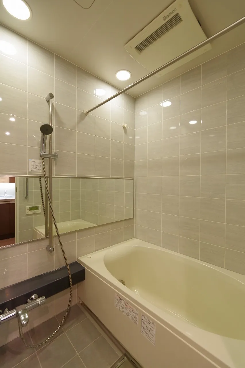 Central Park Tower La Tour Shinjuku - Interior - ["Flooring", "Bathroom", "Plumbing fixture"]