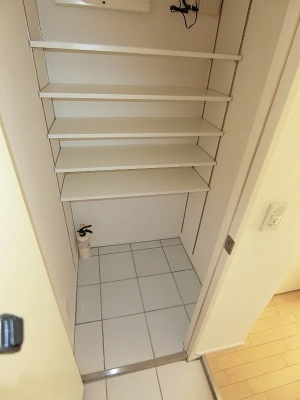 Residence Shirokane Colore - Interior - ["Wood", "Shelving", "Design"]