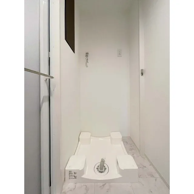 Zinnia Asakusa - Interior - ["Door", "Building", "Fixture"]