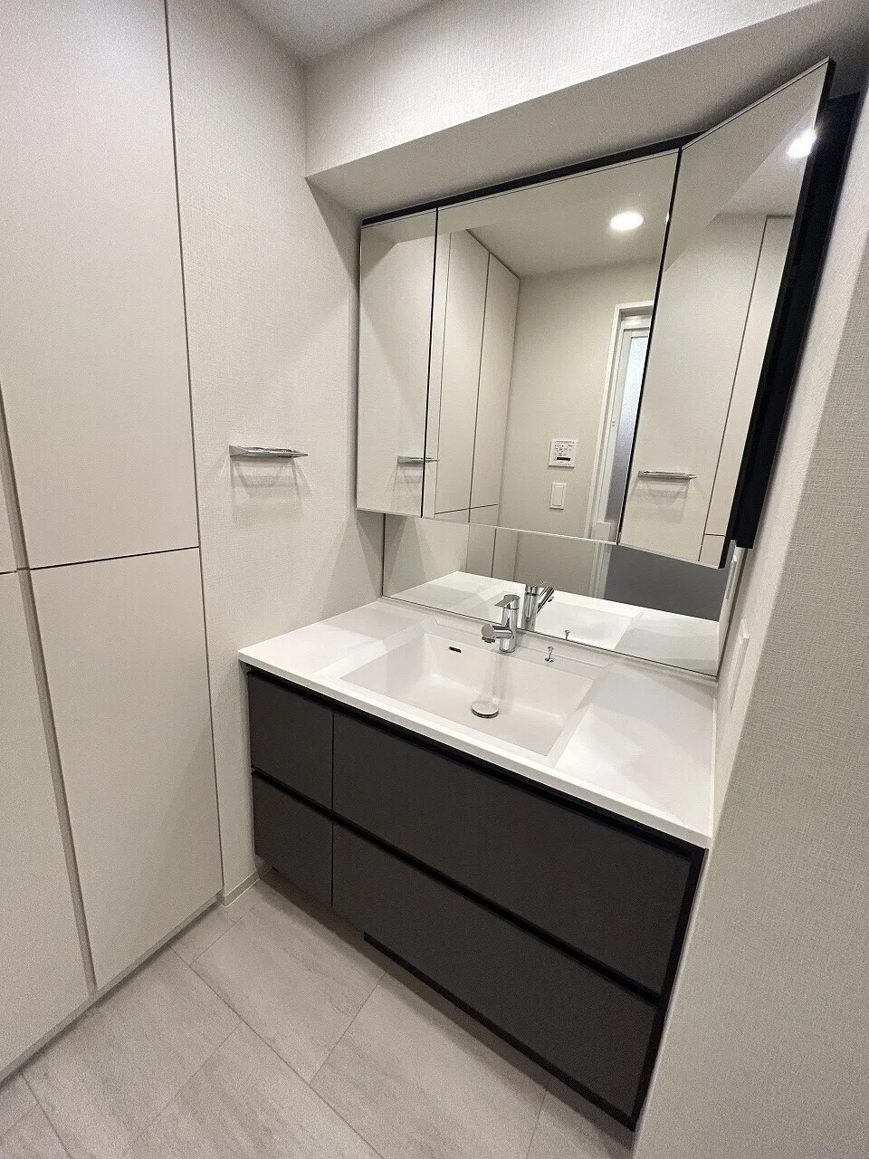 Blanchiesta Kiba - Interior - ["Bathroom Sink", "Bathroom cabinet", "Flooring"]