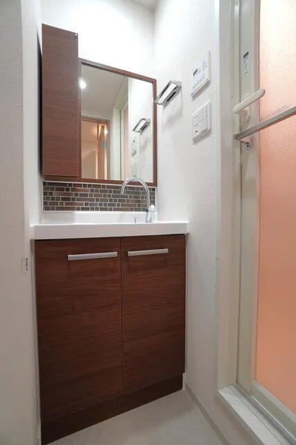CREATIF Bunkyo Sendagi - Interior - ["Plumbing fixture", "Flooring", "Bathroom Sink"]