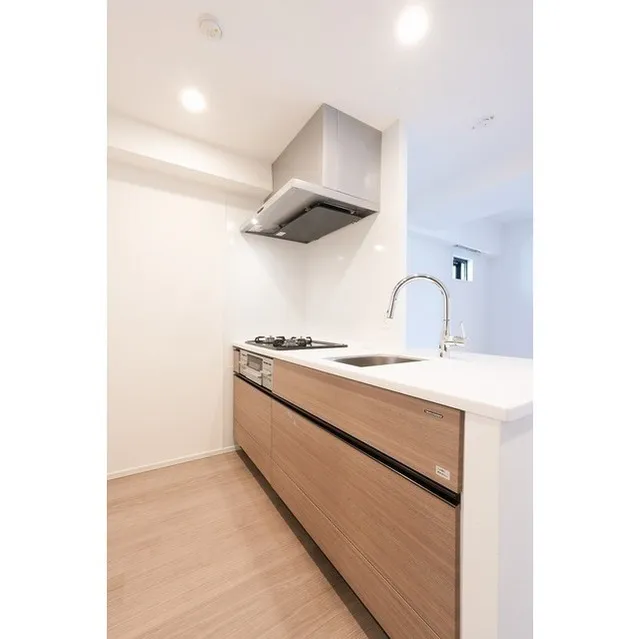 Refill Orb Yoyogi - Interior - ["Tap", "Sink", "Cabinetry"]