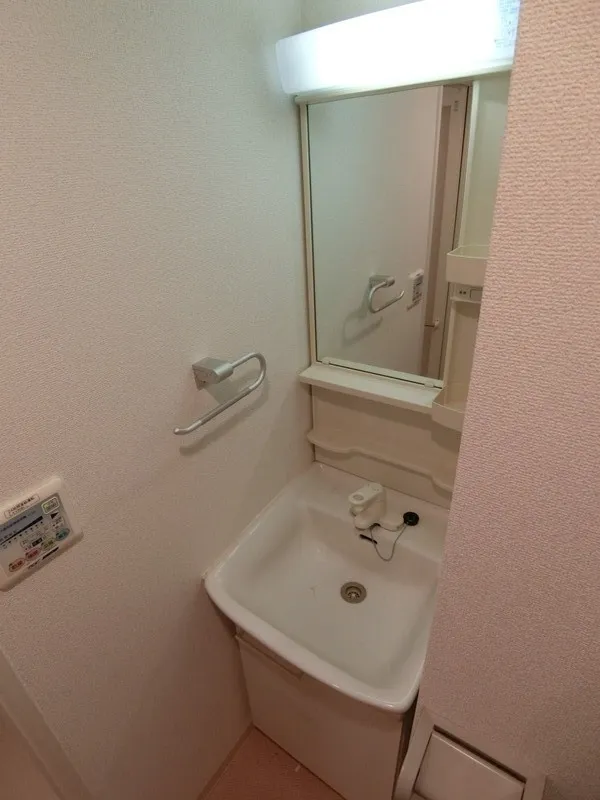 KDX Residence Yukiya Otsuka - Interior - ["Floor", "Plumbing fixture", "Plumbing"]