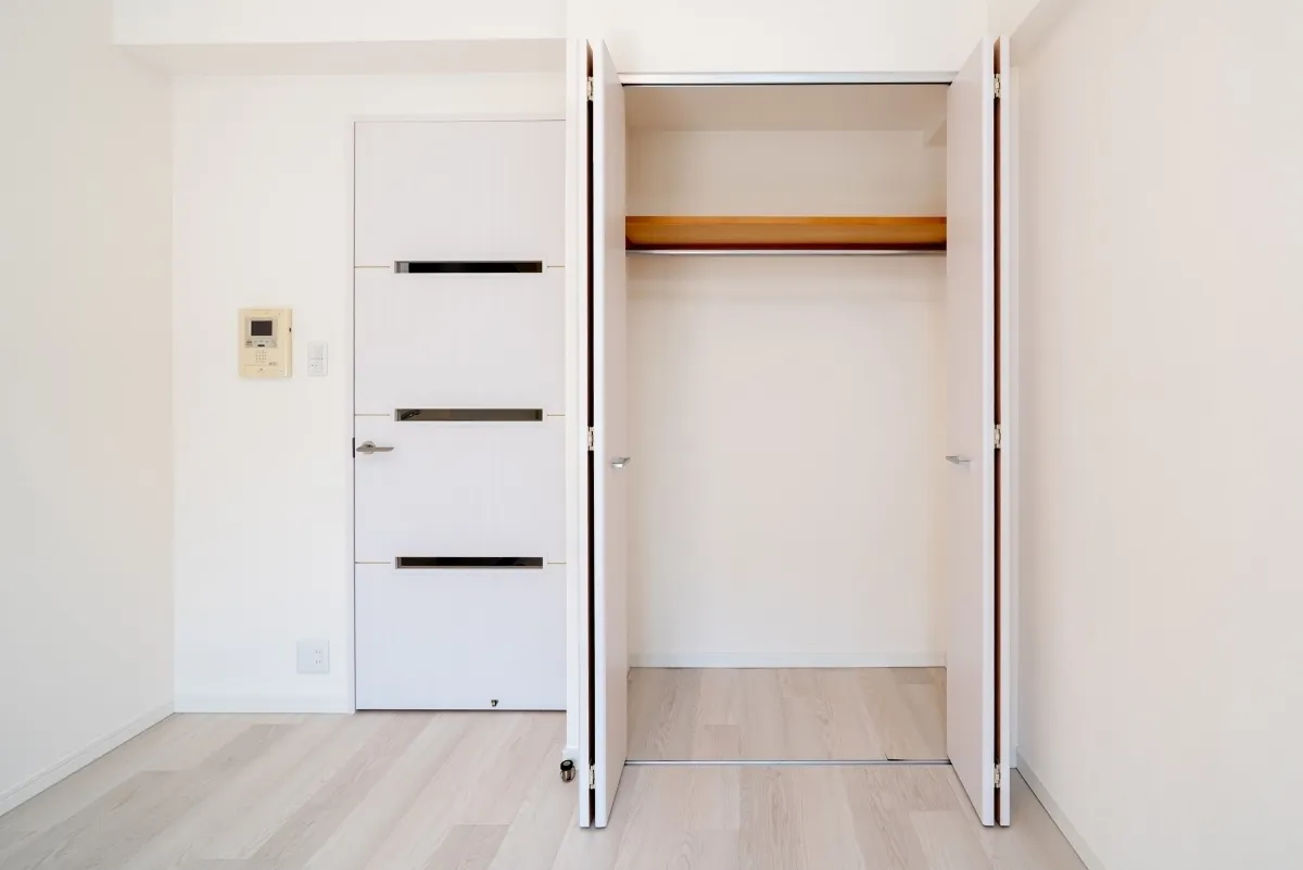 Doue Shinkawa - Interior - ["Handle", "Fixture", "Wood"]