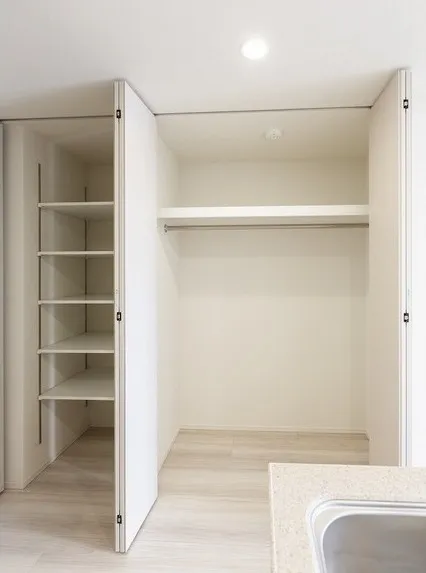 Comforia Kitazawa - Interior - ["Property", "Furniture", "Shelf"]