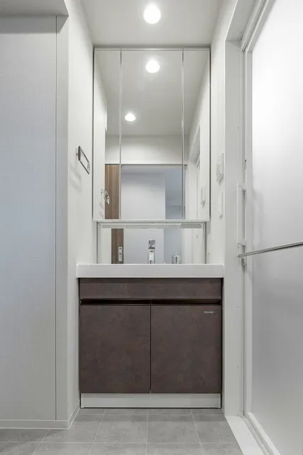 Court Residence Minami Otsuka - Interior - ["Flooring", "Interior design", "Plumbing fixture"]