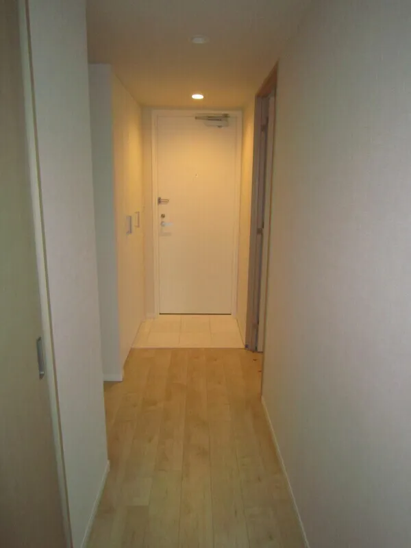 Court Hills Takanawa - Interior - ["Floor", "Flooring", "Wall"]