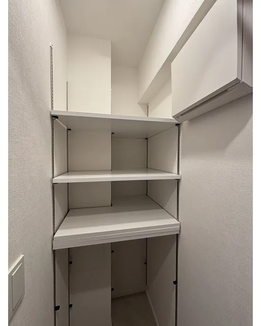 Clarity Ueno Inaricho - Interior - ["Flooring", "Shelving", "Floor"]