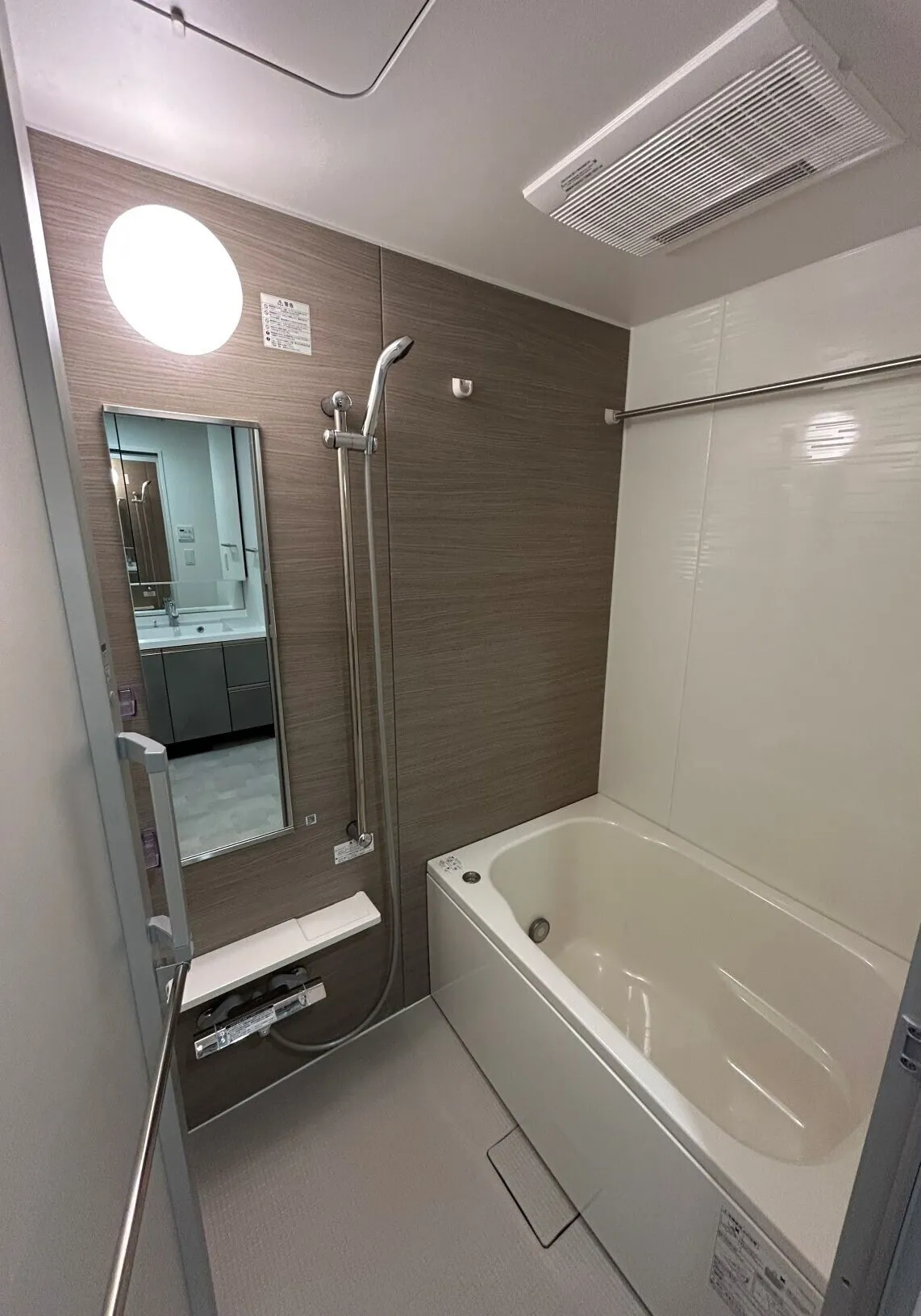 Branchiesta Ueno - Interior - ["Flooring", "Floor", "Plumbing fixture"]