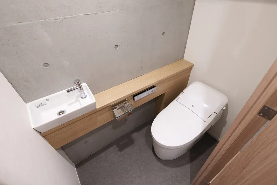 Hmlet Gakugei Daigaku - Interior - ["Plumbing fixture", "Bathroom", "Toilet seat"]