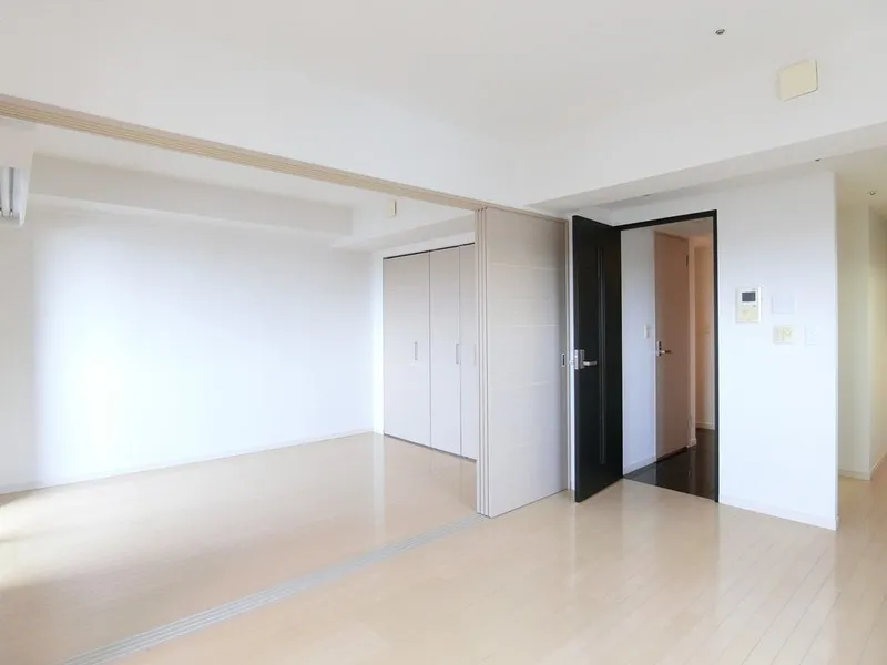 Cross Residence Kamata - Interior - ["Flooring", "Floor", "Ceiling"]
