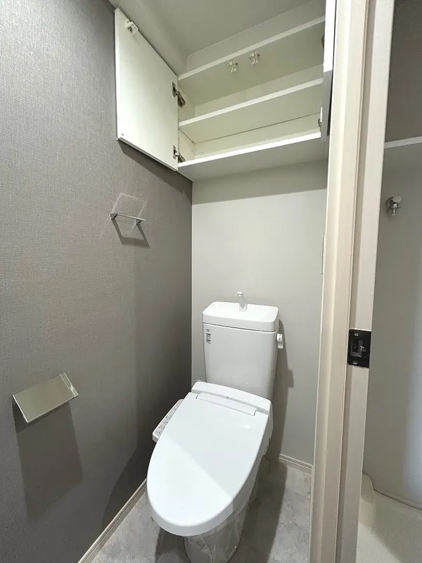 Due Hikifune - Interior - ["Plumbing fixture", "Toilet seat", "Flooring"]