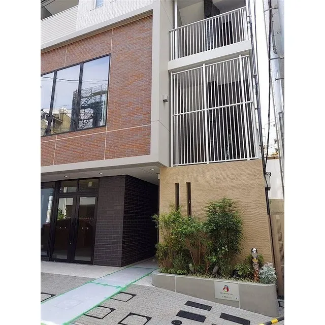GT Square - Exterior - ["Plant", "Building", "Window"]
