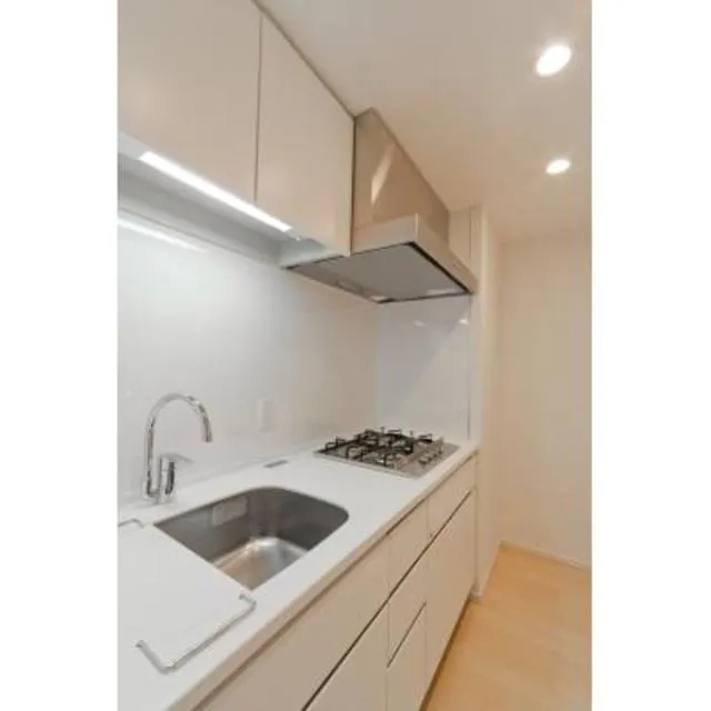 Park Cube Meguro Tower - Interior - ["Tap", "Kitchen sink", "Cabinetry"]