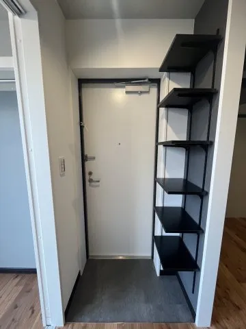 Apice Meguro - Interior - ["Shelving", "Flooring", "Shelf"]