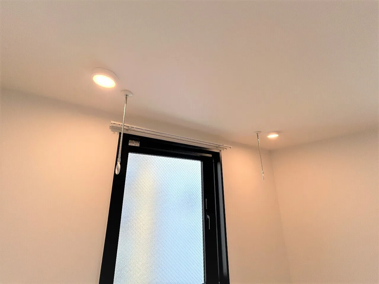 LiveFlat Morishita II - Interior - ["Window", "Window blind", "Wood"]