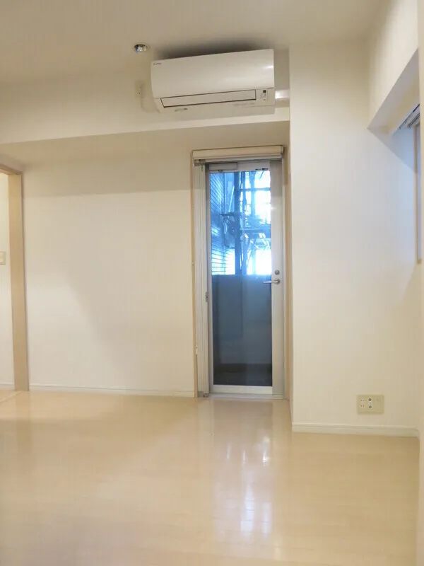 Doue Shintomi Town - Interior - ["Flooring", "Floor", "Ceiling"]