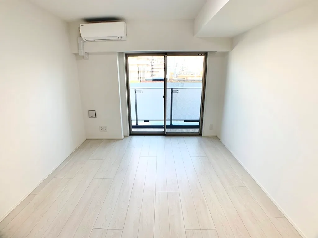 Gran Casa Sumiyoshi - Interior - ["Building", "Window", "Fixture"]