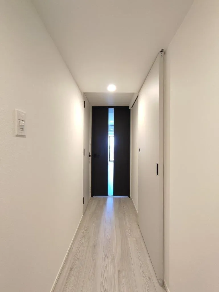 Cross Residence Takadanobaba - Interior - ["Fixture", "Door", "Building"]