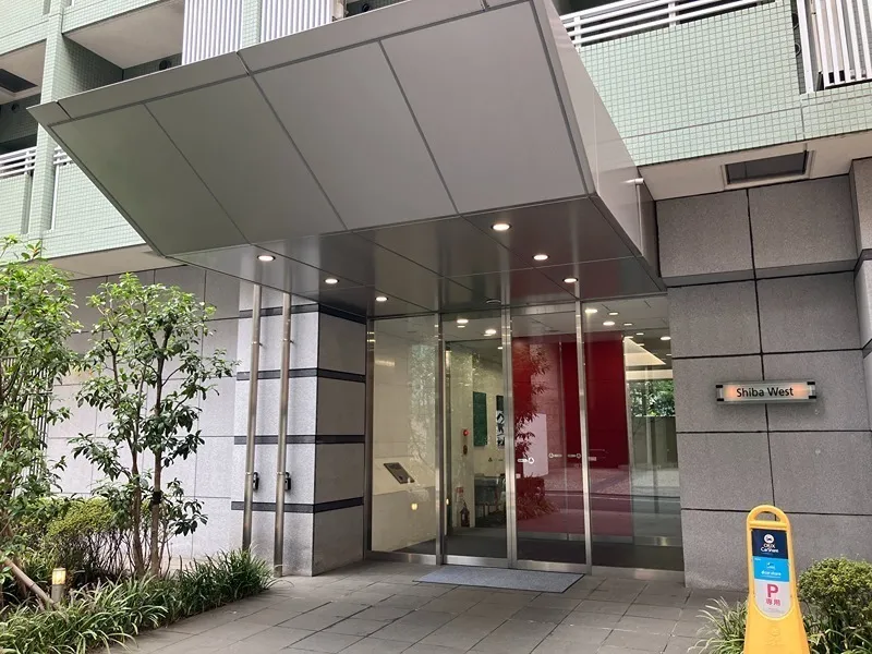 Shiba West - Exterior - ["Houseplant", "Geraniums"]