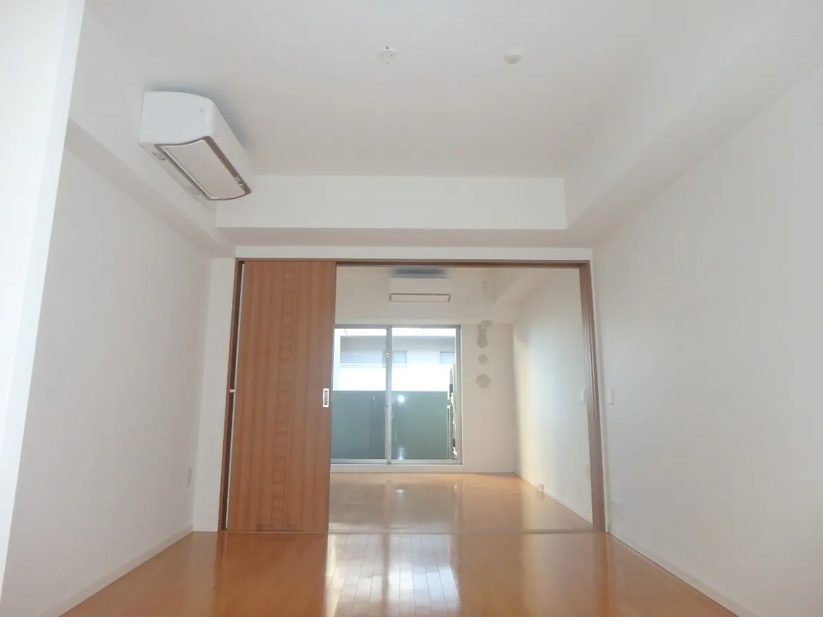 Esty Maison Toyosu Residence - Interior - ["Flooring", "Floor", "Ceiling"]