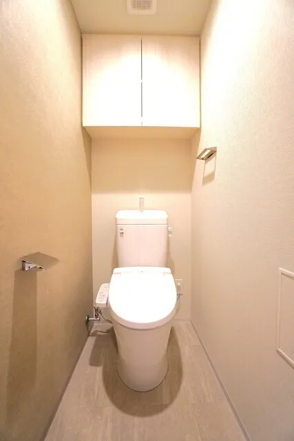 Livio Maison Ochanomizu EAST - Interior - ["Toilet seat", "Toilet", "Flooring"]