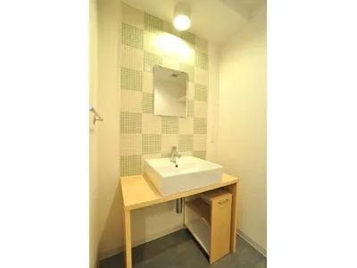 Premier Stage Mita Keio University Front - Interior - ["Tap", "Mirror", "Sink"]