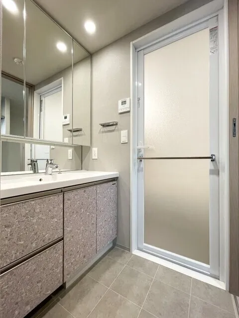 Royal Parks Ariake - Interior - ["Flooring", "Interior design", "Floor"]