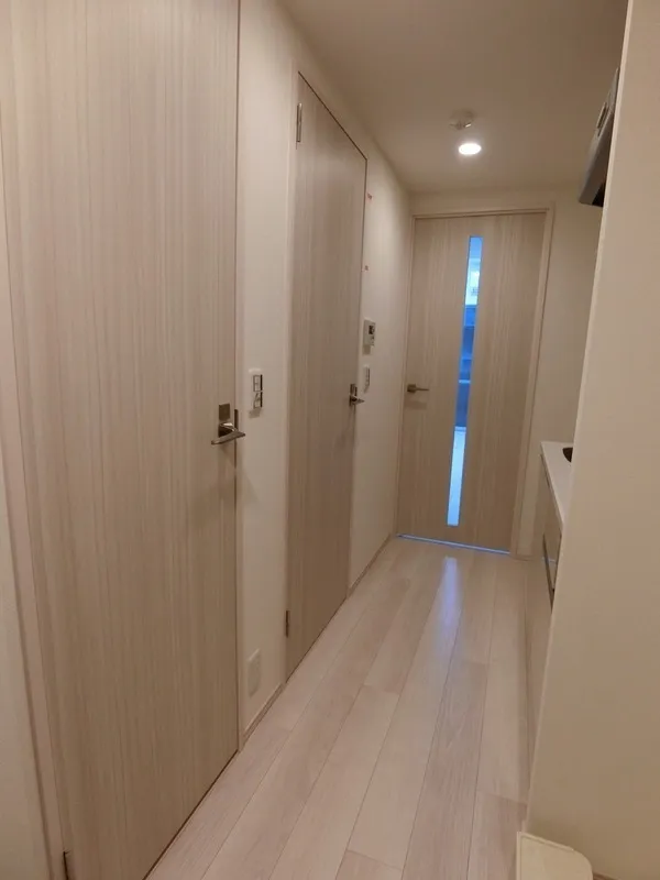 Le Fon Blanche Shinagawa Minamioi - Interior - ["Wood", "Flooring", "Floor"]