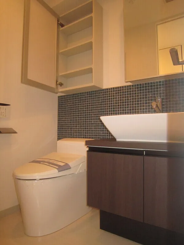 Casa Splendid Shinjuku Gyoen - Interior - ["Bathroom Sink", "Interior design", "Plumbing fixture"]
