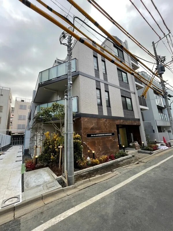 Arc En Ciel Shinjuku Daikyocho - Exterior - ["Overhead power line", "Electrical network", "Electrical cable"]