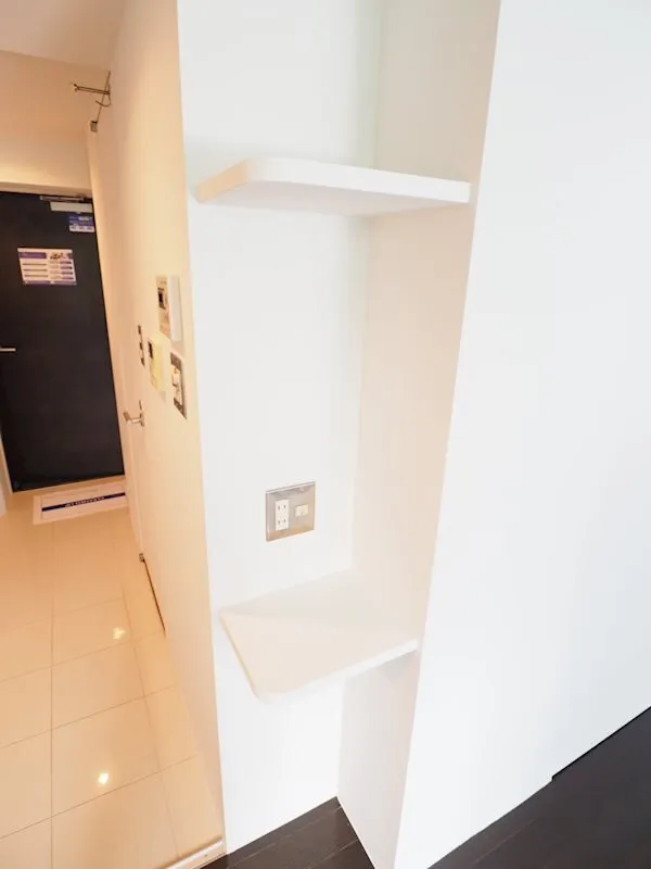 Residia Meguro II - Interior - ["Wood", "Flooring", "Floor"]