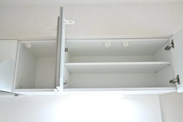 CENTRAL GARDEN RESIDENCE TOKYO - Interior - ["Cabinetry", "Household hardware", "Silver"]