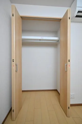 CENTRAL GARDEN RESIDENCE TOKYO - Interior - ["Wood", "Flooring", "Floor"]
